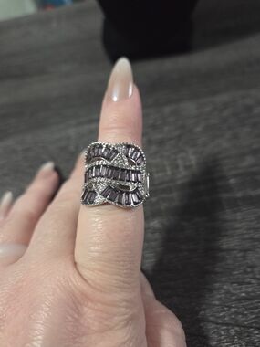 #171 paparazzi Silver Ring with Purple Baguette Stones